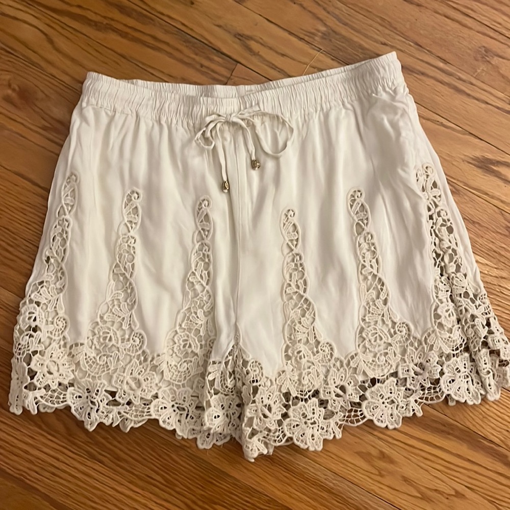 Elevenses Filigree Lace Trim Shorts - Picture 4 of 9
